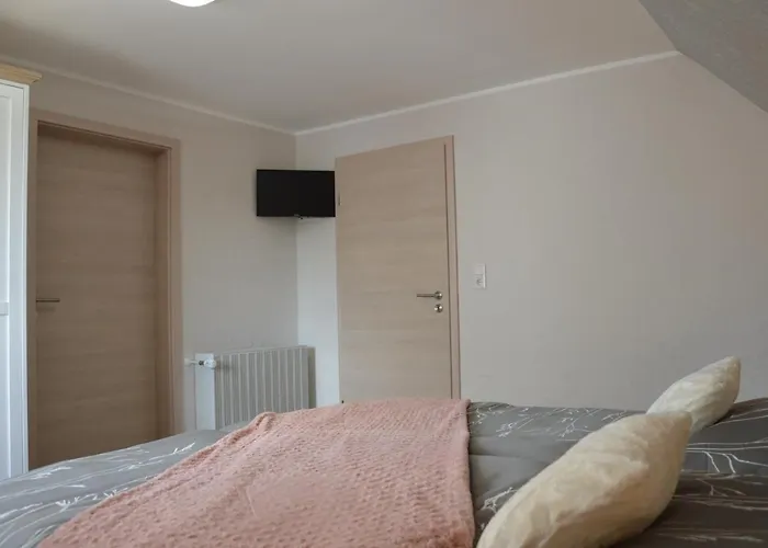 Eifel-charme בירגל